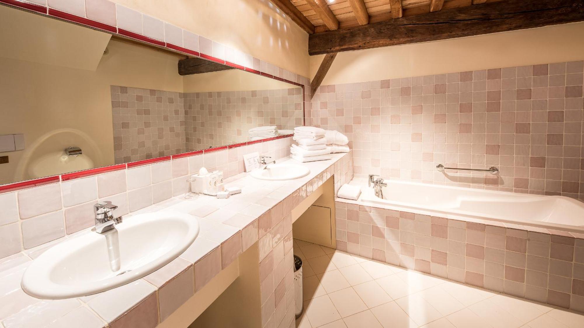 Le Champ Des Oiseaux & Hotel 4*