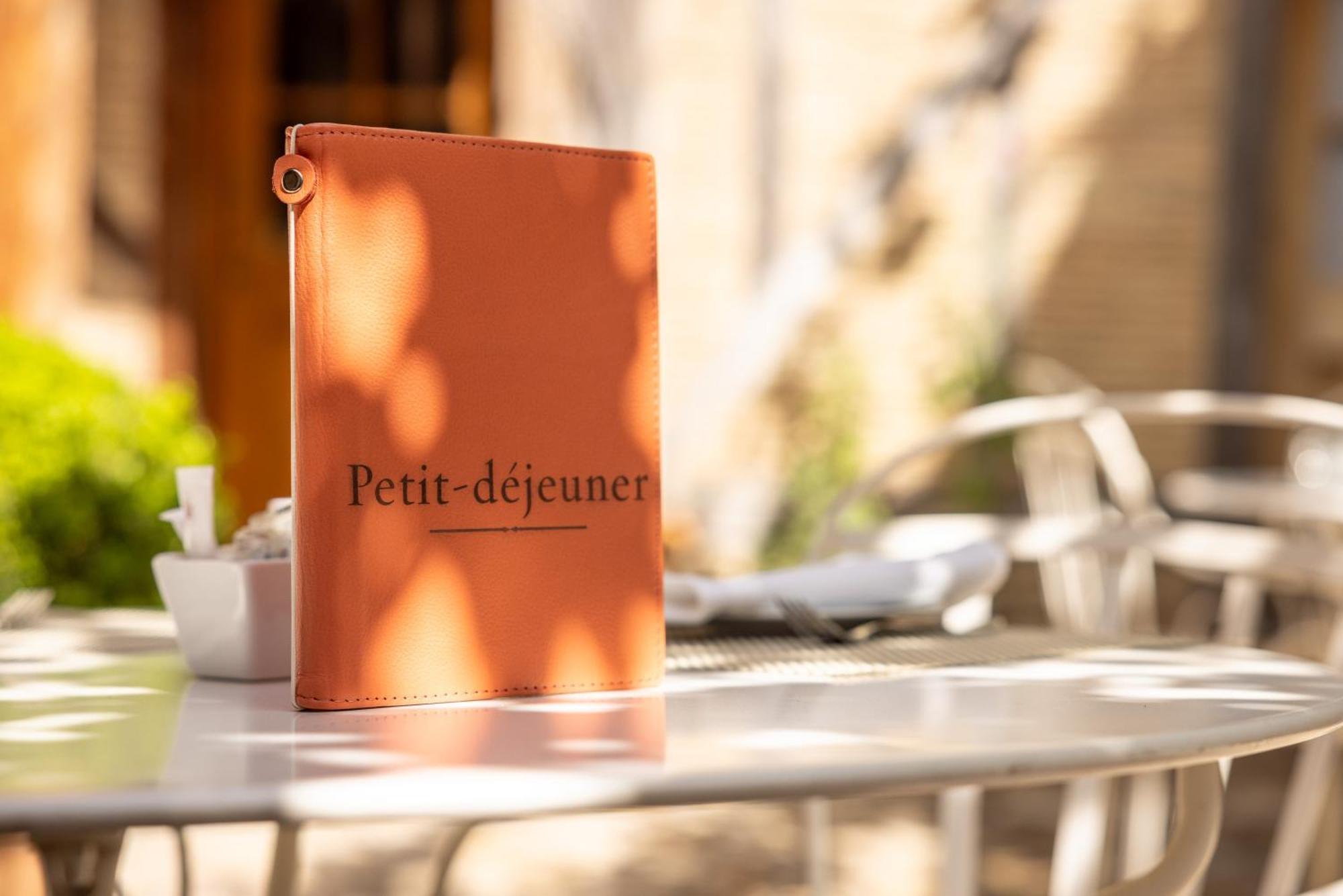 Le Champ Des Oiseaux & Hotel